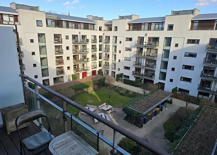 Проживание в семье Esben Juhls Guest *