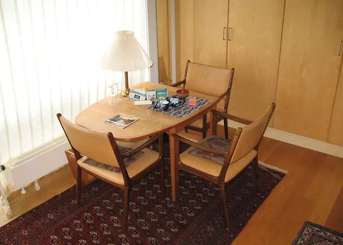 Проживание в семье Esben Juhls Guest *