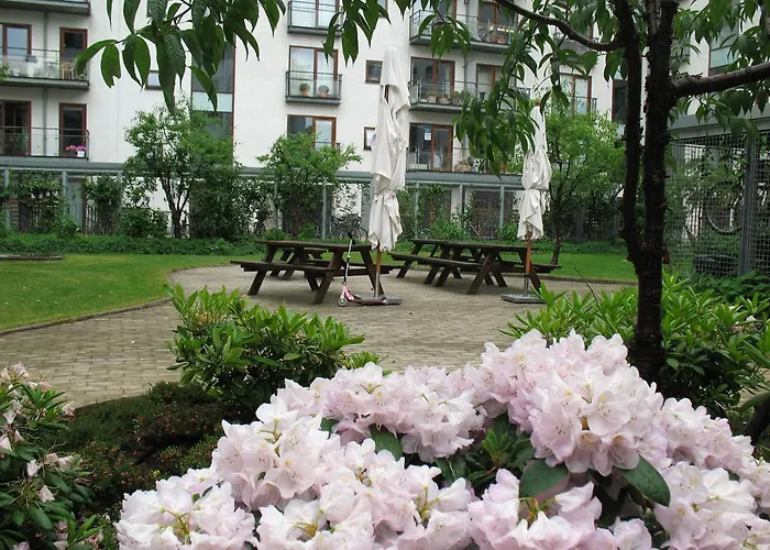 Проживание в семье Esben Juhls Guest *