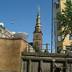 Esben Juhls Guest * København